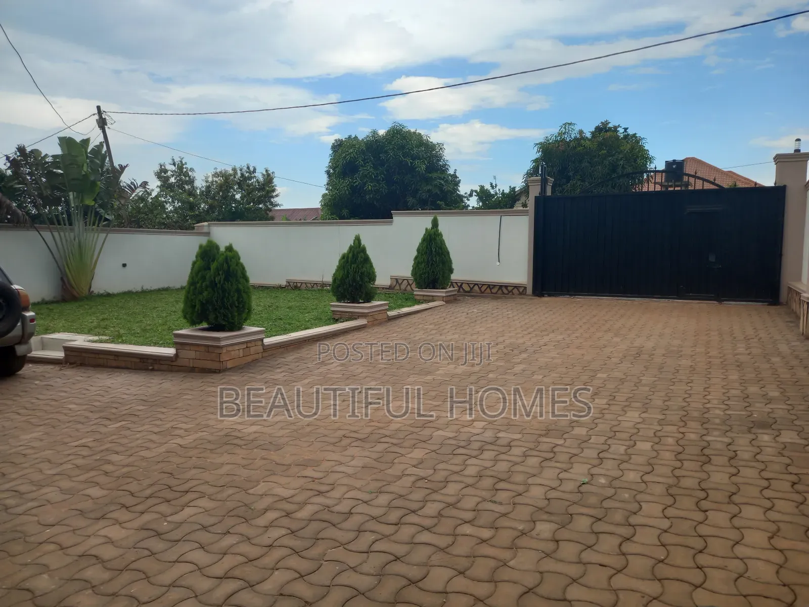 Furnished 4bdrm House in Kira for sale
