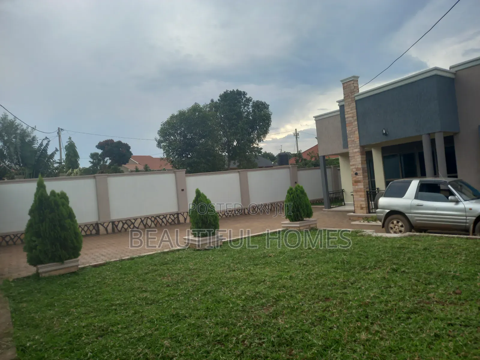 Furnished 4bdrm House in Kira for sale