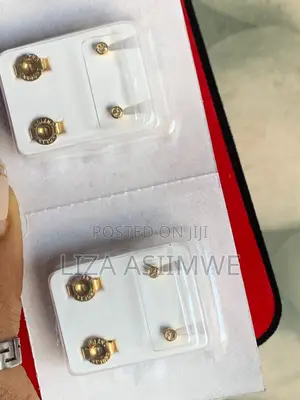 Small Caflon England Earpins