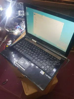 Laptop Asus X59Sr 2GB Intel Core 2 Duo HDD+SSD 320GB