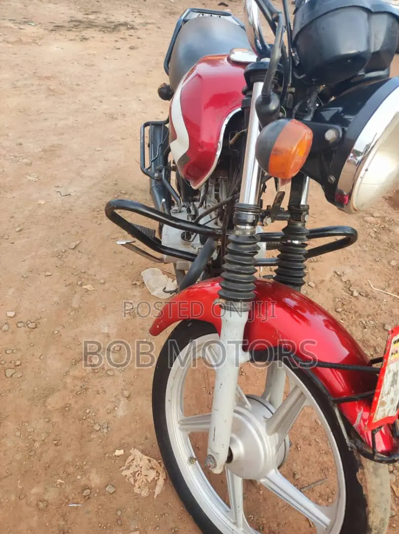 TVS HLX 125 2021 Red