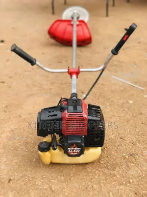 Lawnmower/ Grass Cutter/ Mitsubishi 520cc