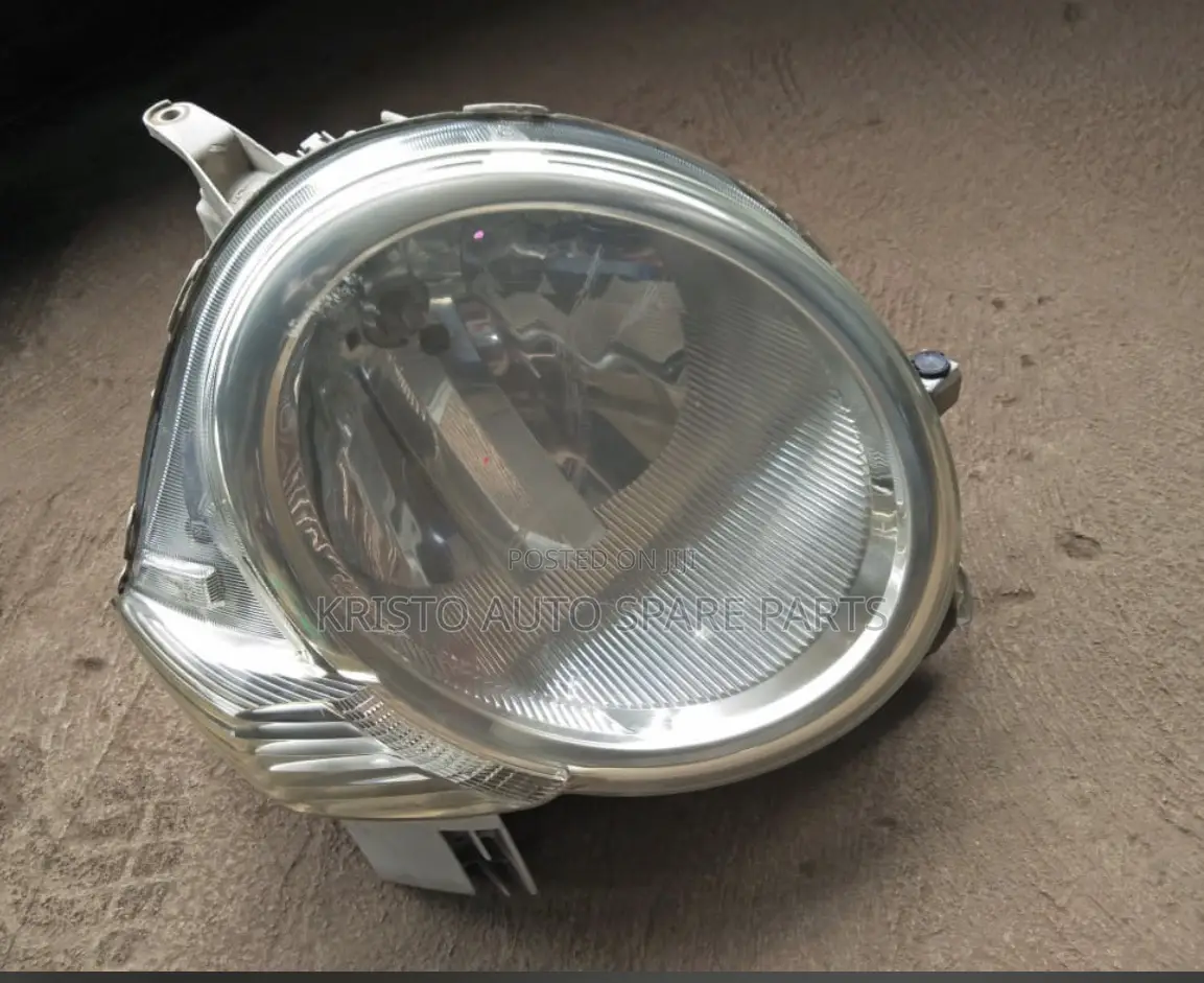 Headlamps Toyota Sienta