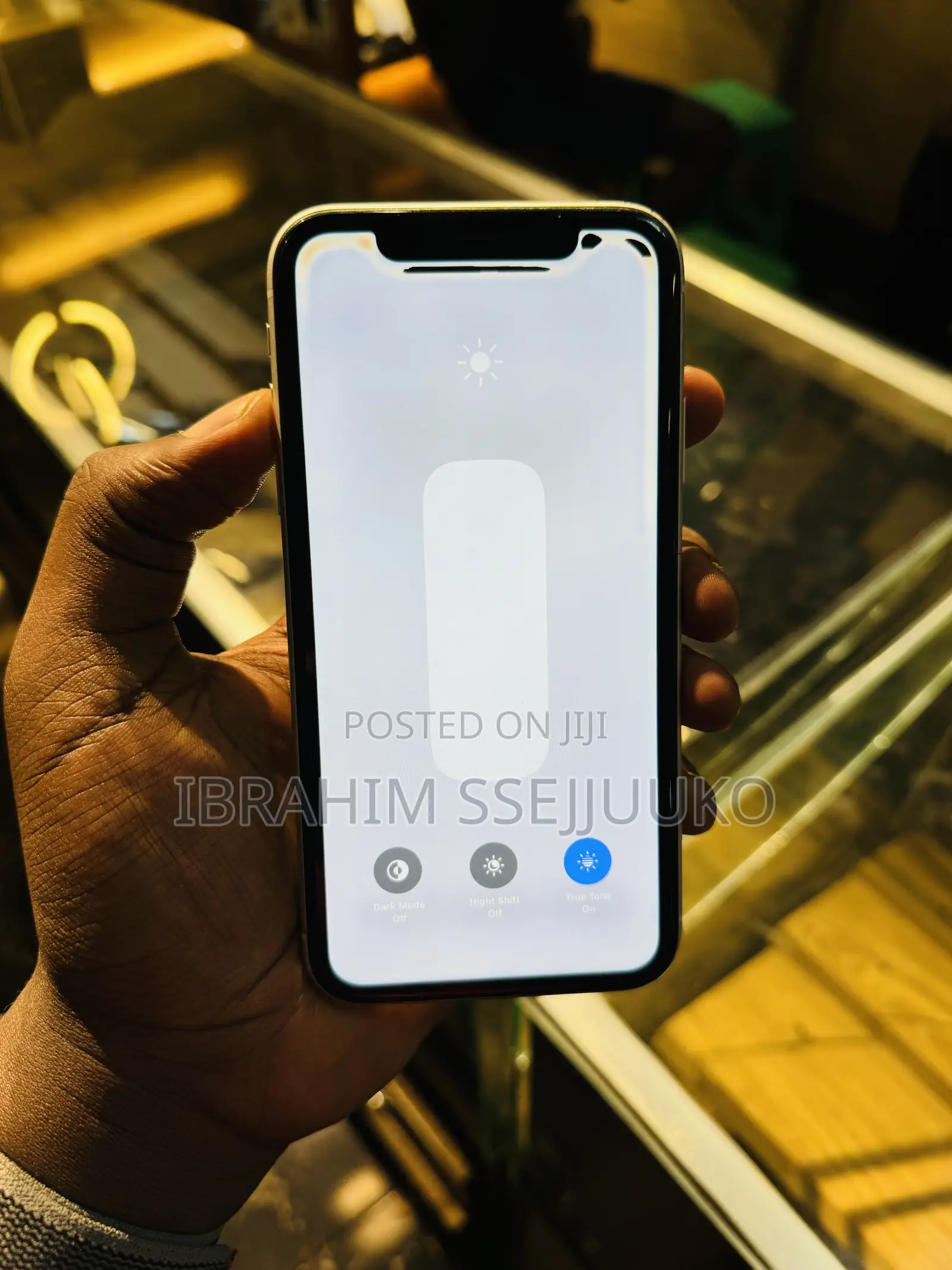Apple iPhone XR 64 GB White