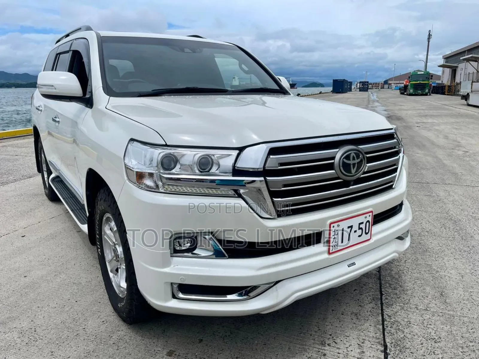 Toyota Land Cruiser 4.6 V8 ZX 2018 White