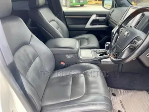 Toyota Land Cruiser 4.6 V8 ZX 2018 White