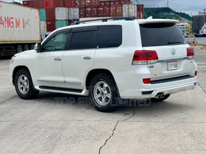 Toyota Land Cruiser 4.6 V8 ZX 2018 White