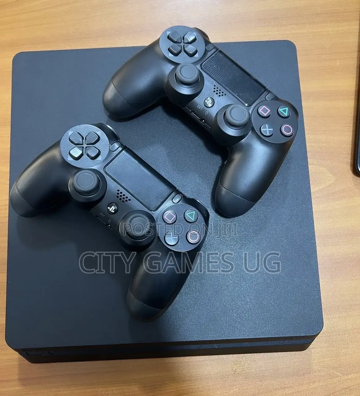 Sony Ps4 With Pads/Controllers