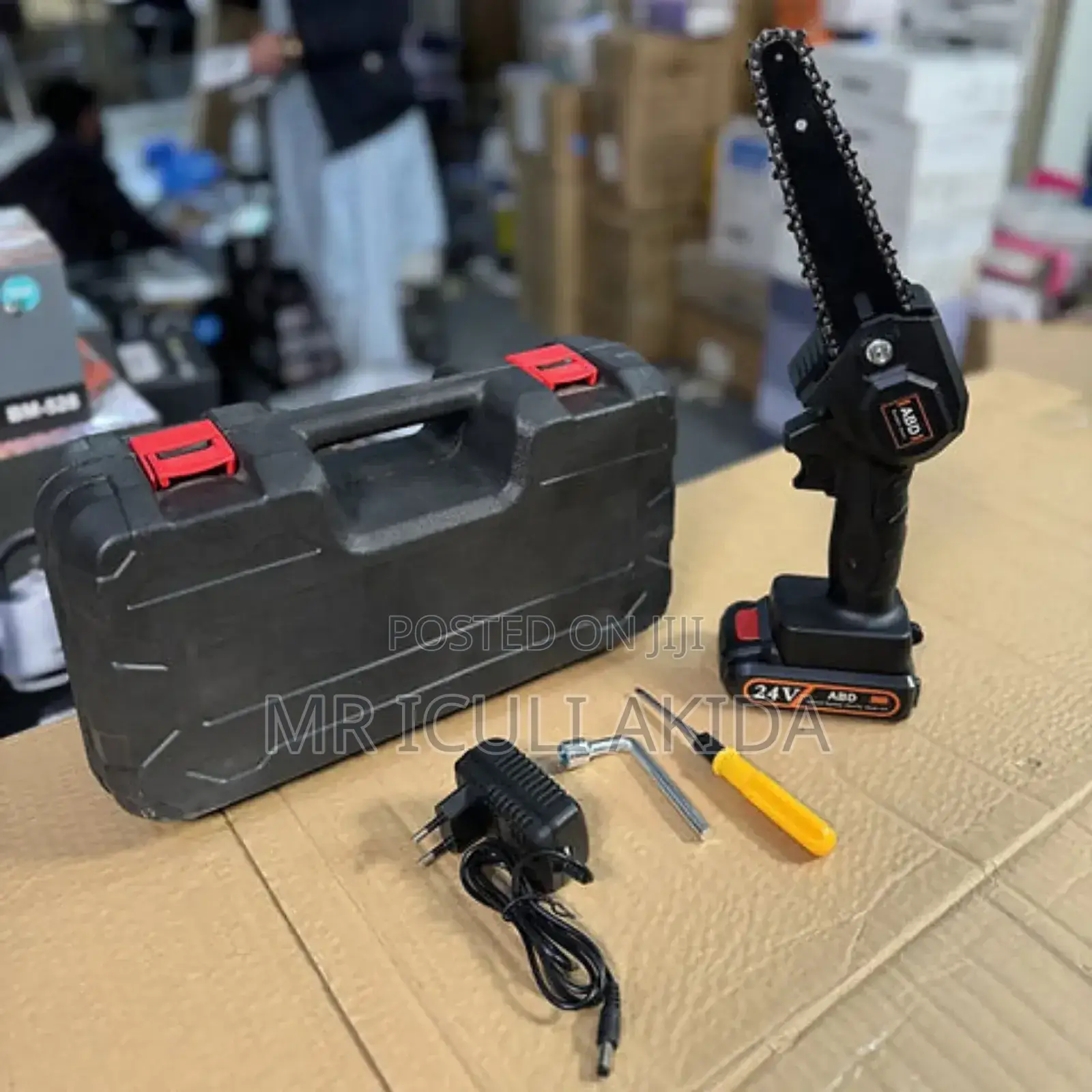 6-Inches Electric Rechargeable Chain Saw