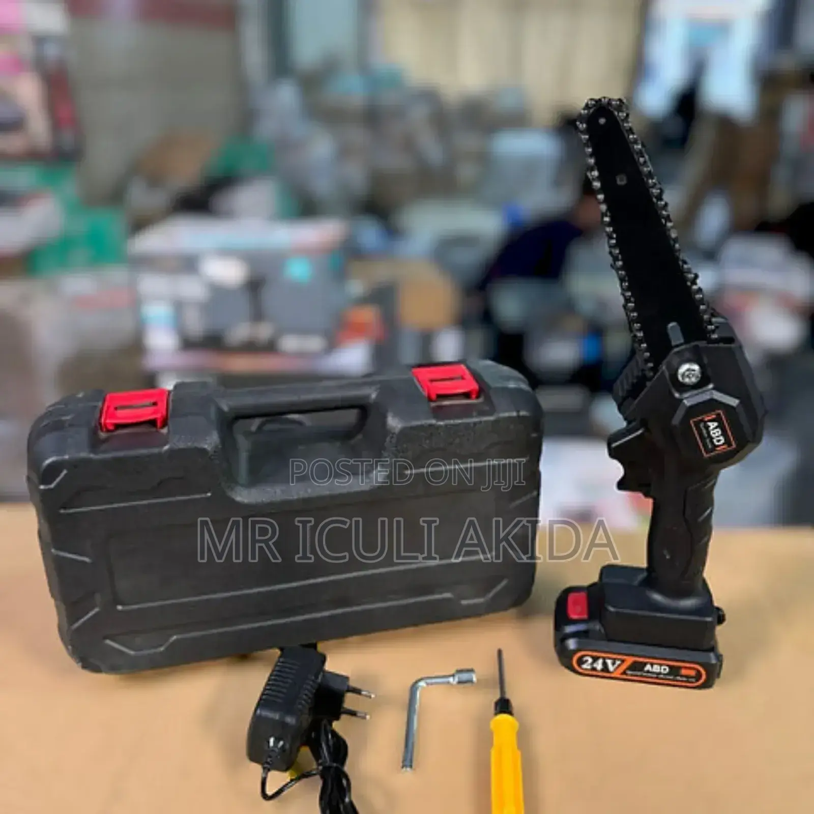 6-Inches Electric Rechargeable Chain Saw