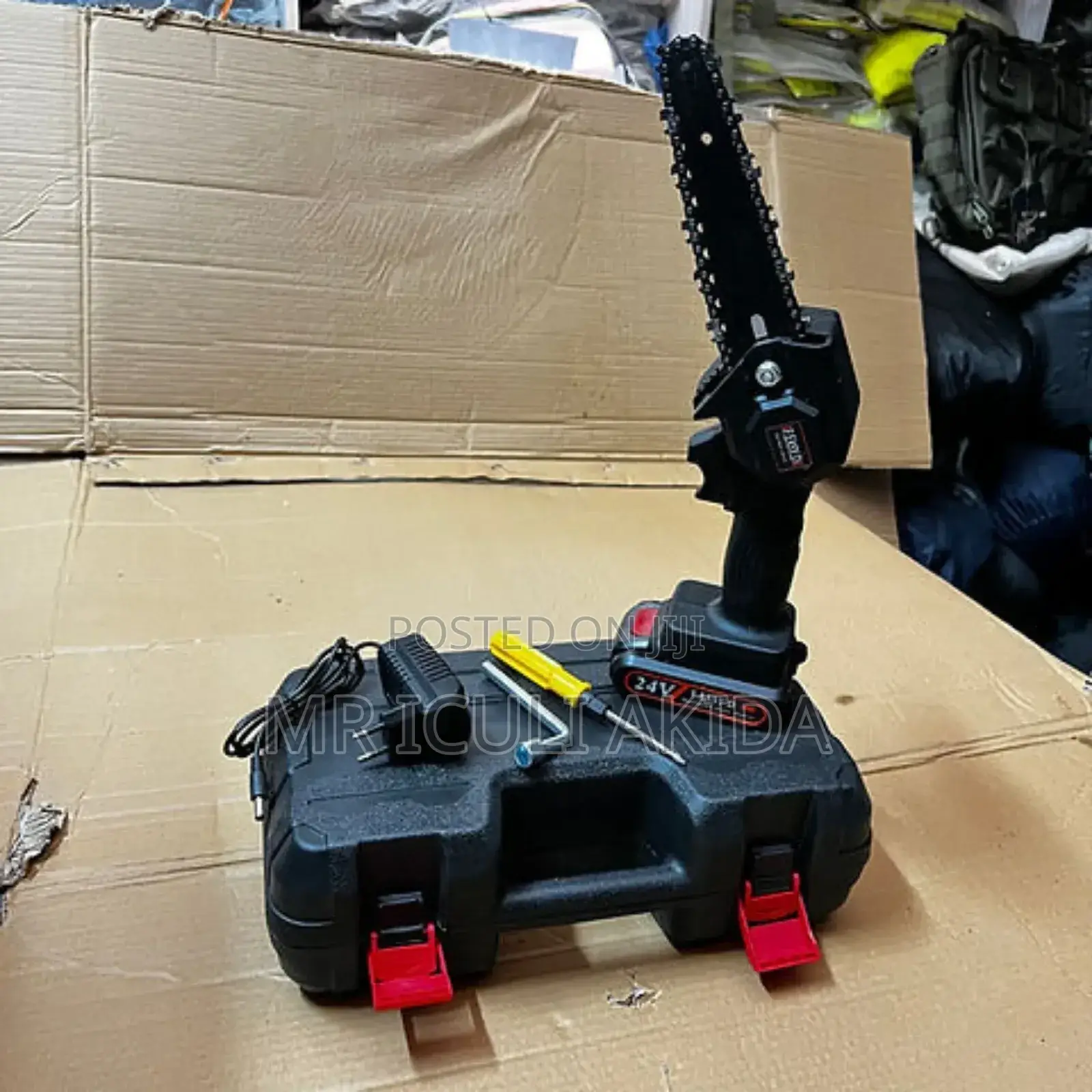 6-Inches Electric Rechargeable Chain Saw