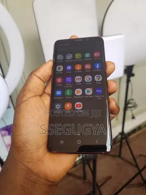 Photo - New Samsung Galaxy S9 64 GB Red