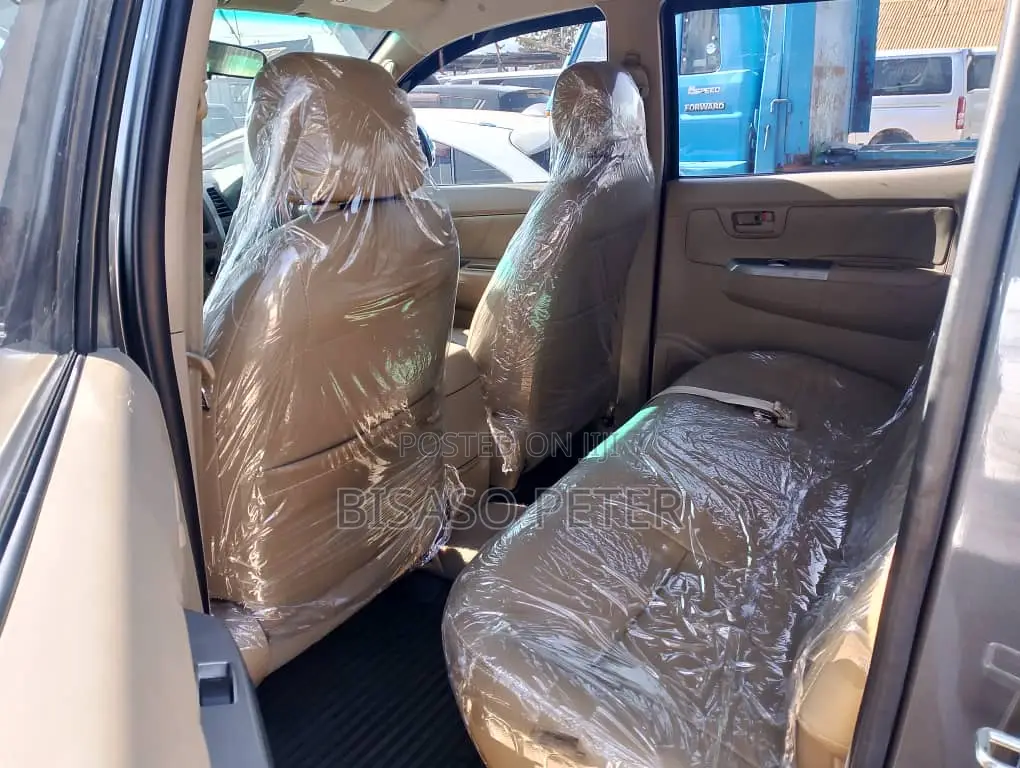 Toyota Hilux 2011 Gray