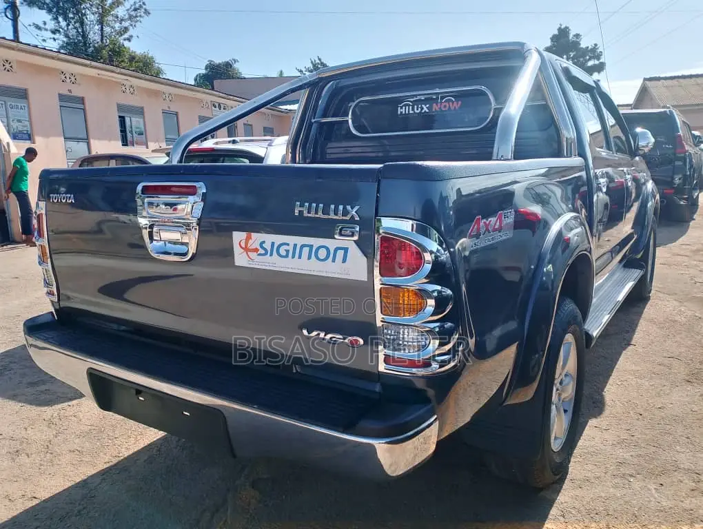 Toyota Hilux 2011 Gray
