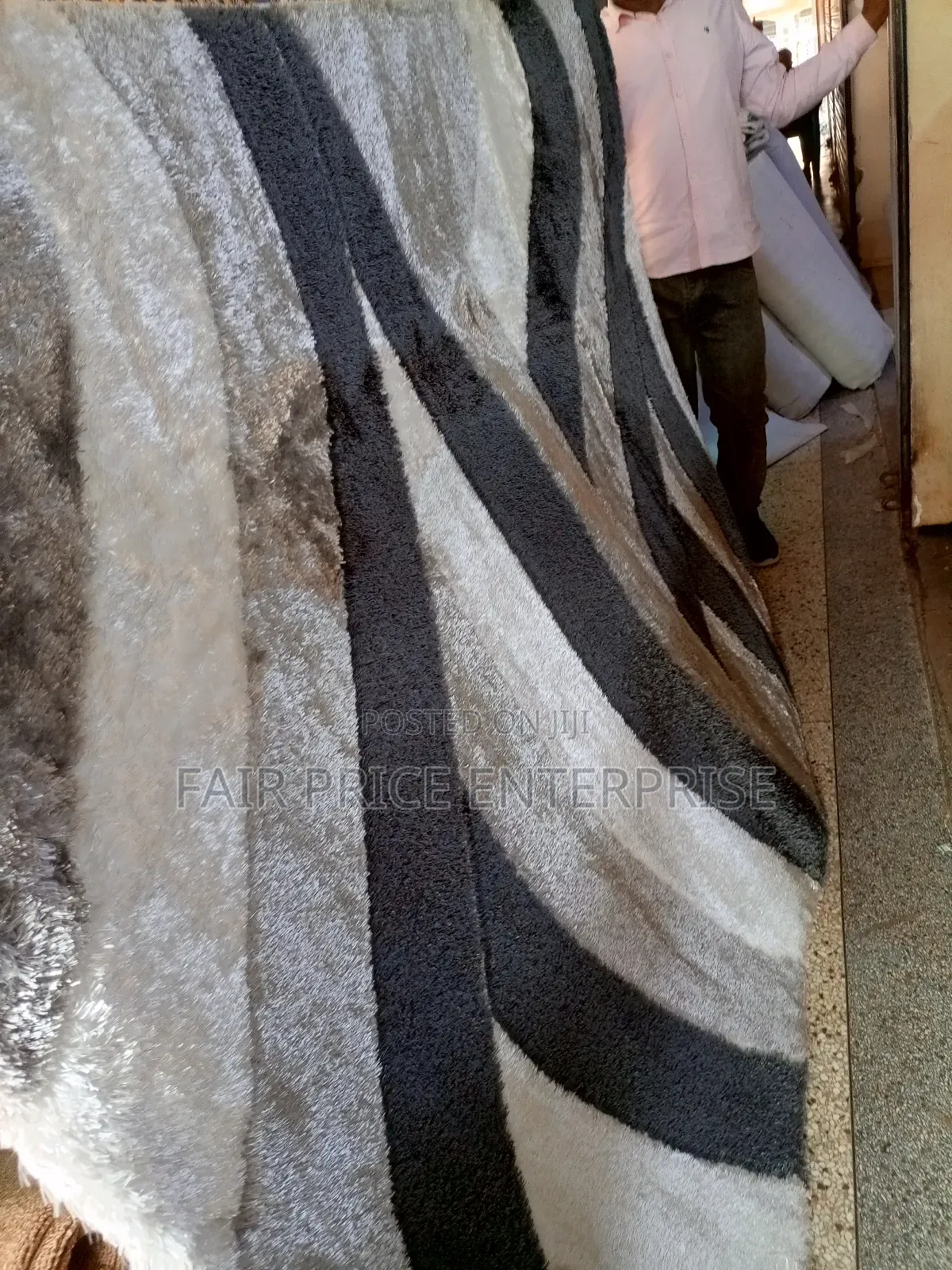 Shaggy Center Carpets Rug 150cm by 200cm