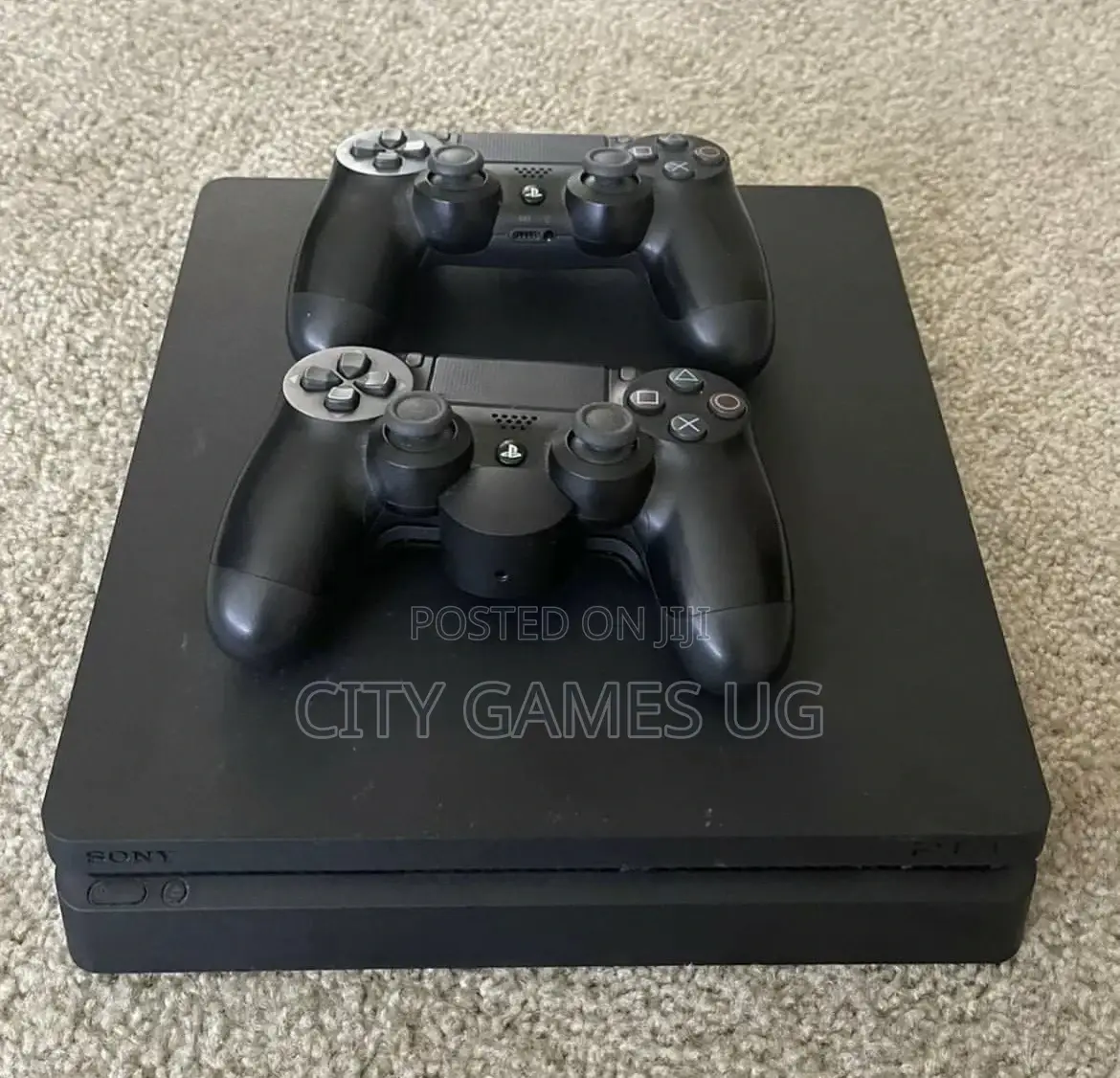 Playstation 4 With 2 Pads