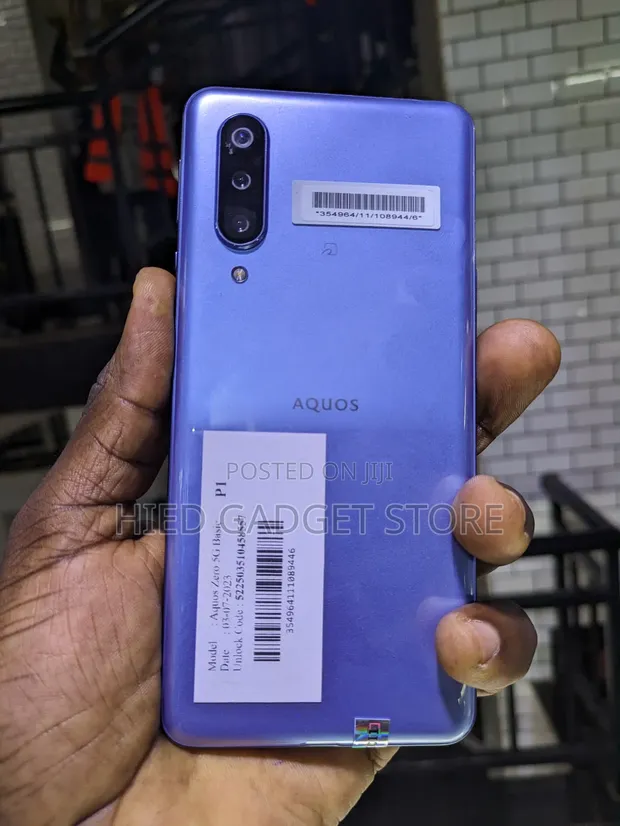 Sharp Aquos Zero 5G Basic 64 GB Blue in Central Division