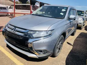 Mitsubishi Outlander 2017 Silver