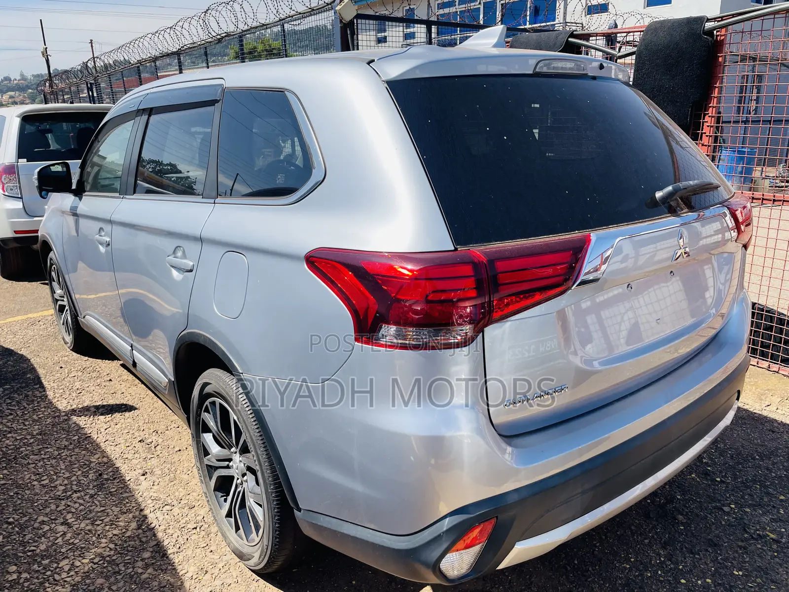 Mitsubishi Outlander 2017 Silver