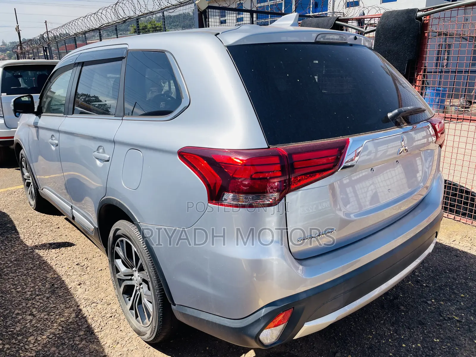 Mitsubishi Outlander 2017 Silver