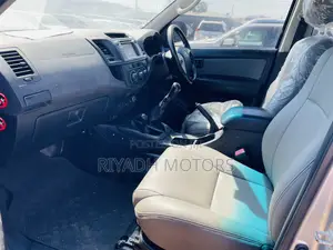 Toyota Hilux SR 4x4 2014 Silver