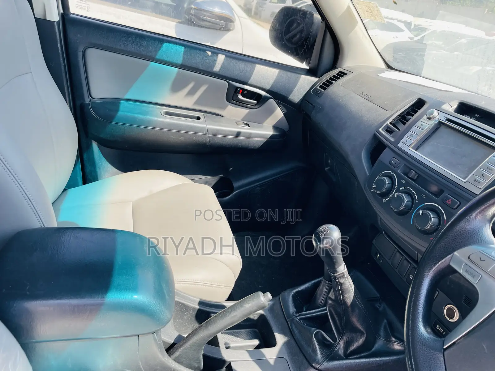 Toyota Hilux SR 4x4 2014 Silver