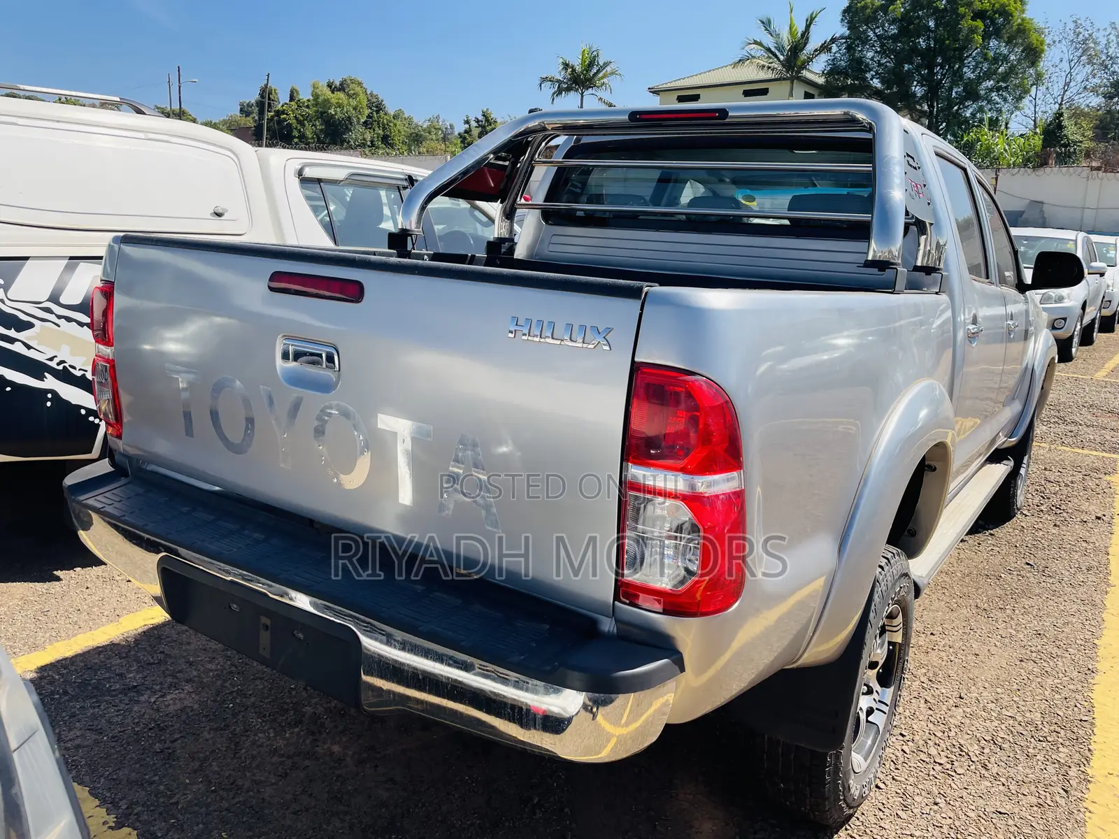Toyota Hilux SR 4x4 2014 Silver