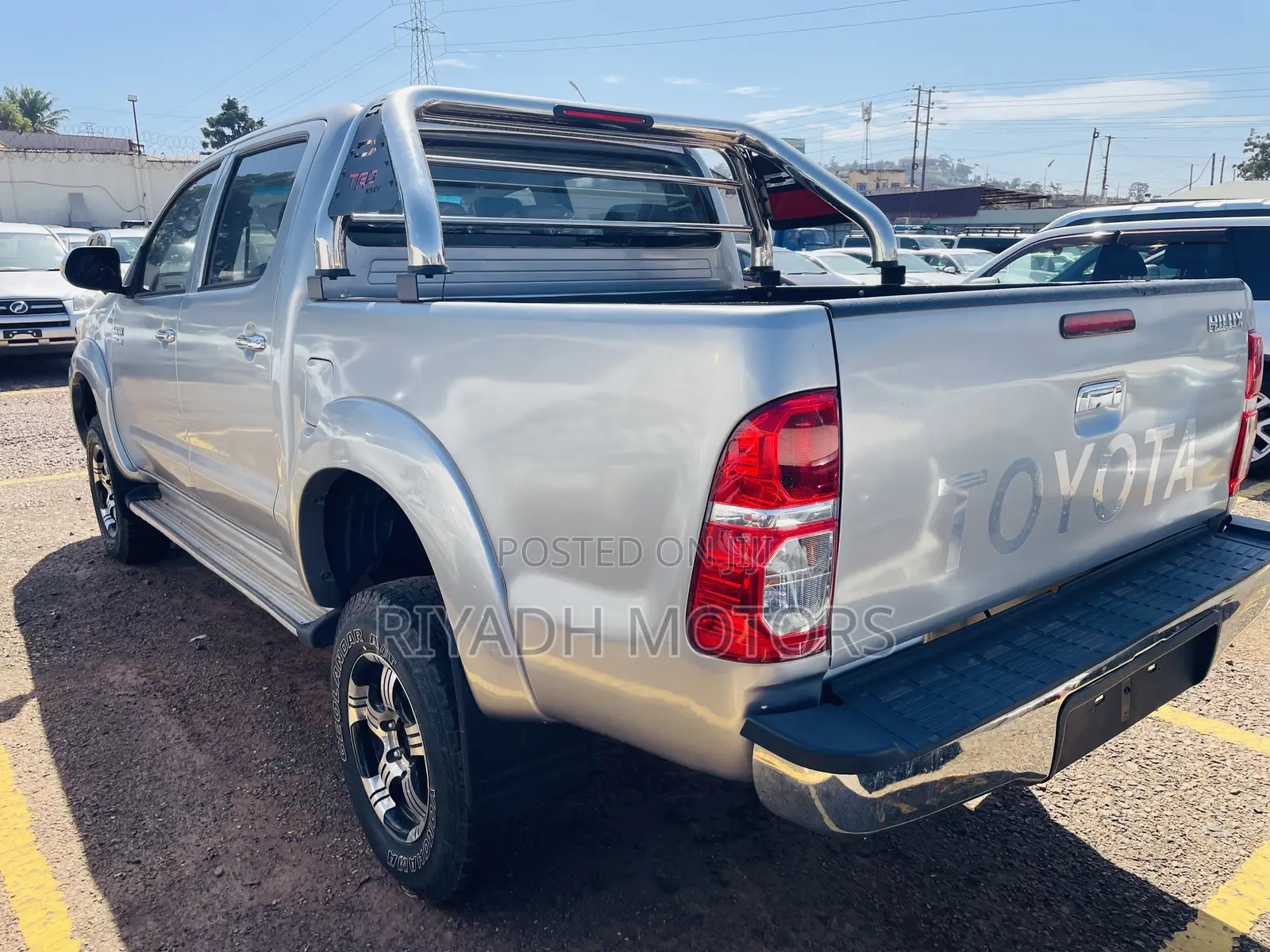 Toyota Hilux SR 4x4 2014 Silver