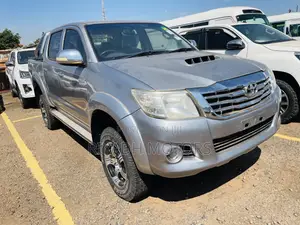 Toyota Hilux SR 4x4 2014 Silver
