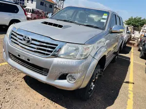 Toyota Hilux SR 4x4 2014 Silver
