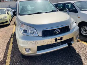 Toyota Rush 1.5 AWD 2011 Gold