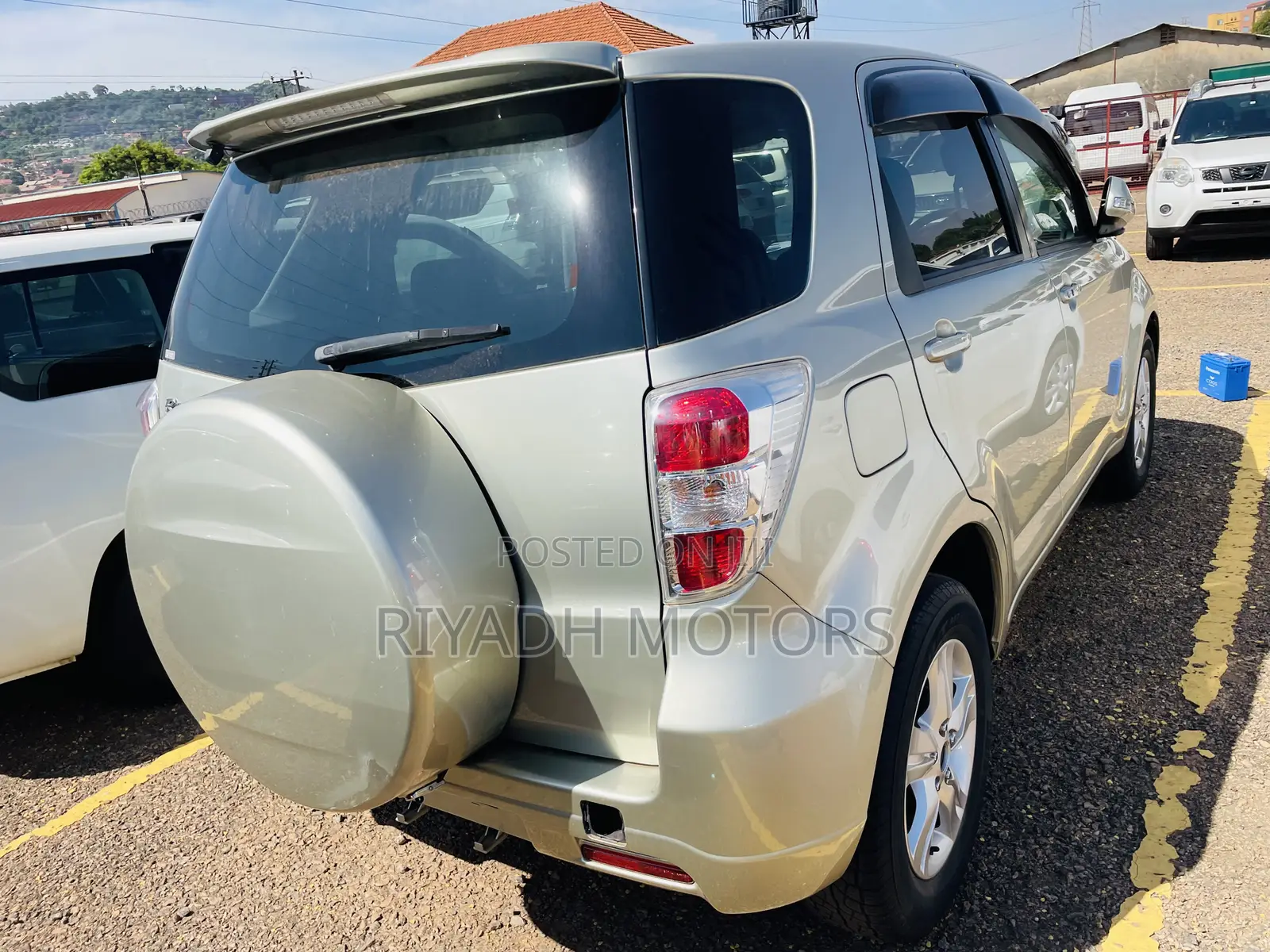 Toyota Rush 1.5 AWD 2011 Gold