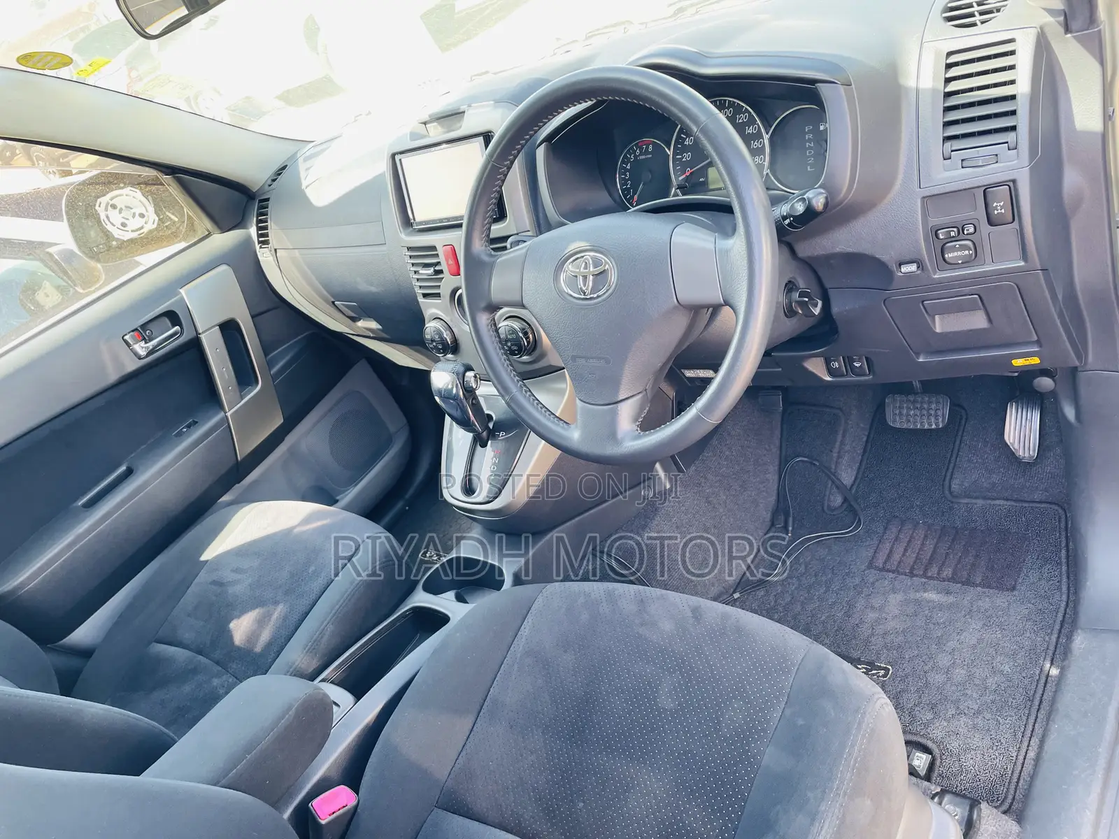Toyota Rush 1.5 AWD 2011 Gold