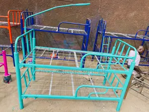 Green Decker Bed With Ladder and Net Holder