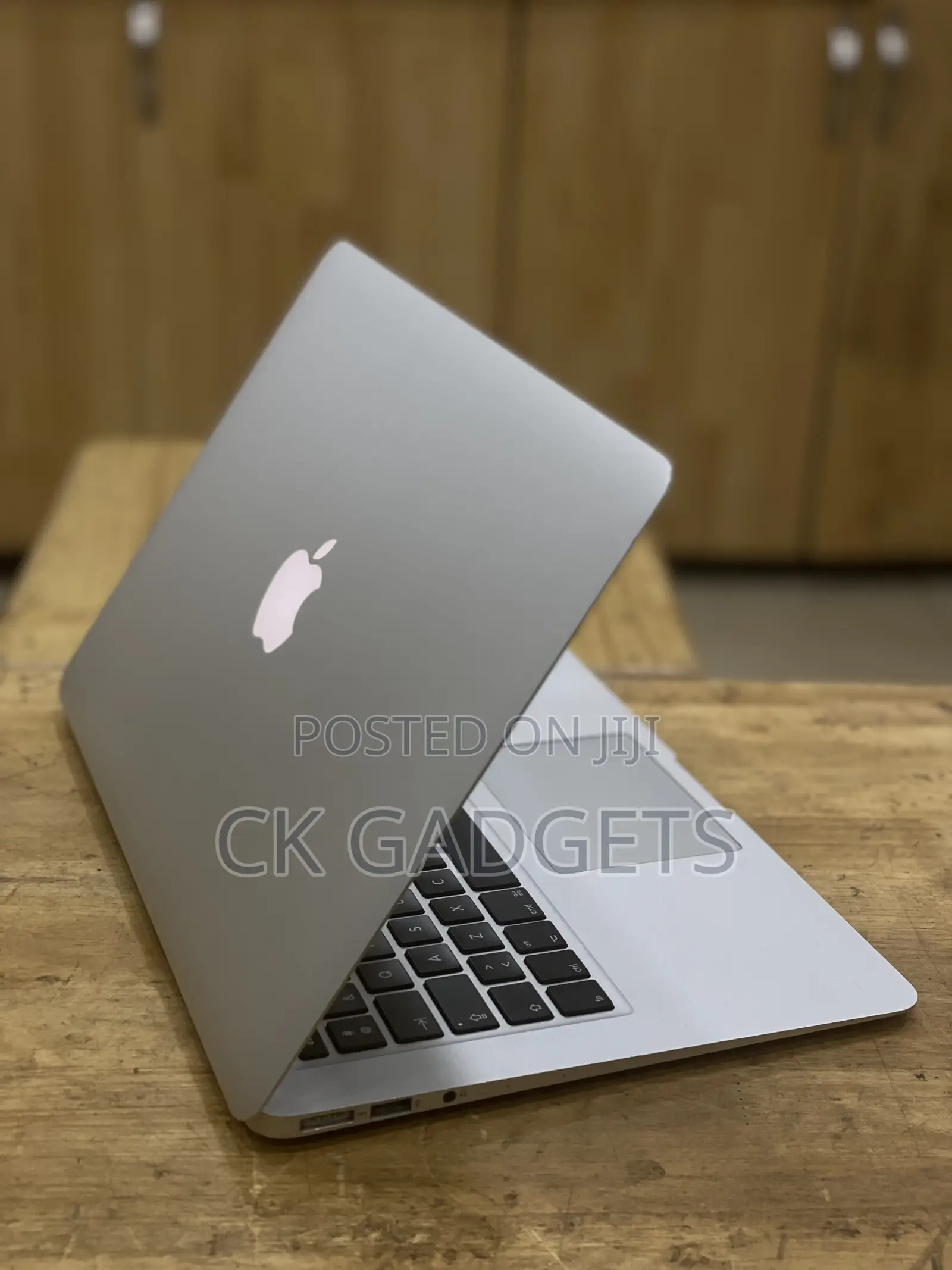 New Laptop Apple MacBook Air 4GB Intel Core I5 SSD 256GB