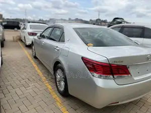 Toyota Crown 2015 Gold