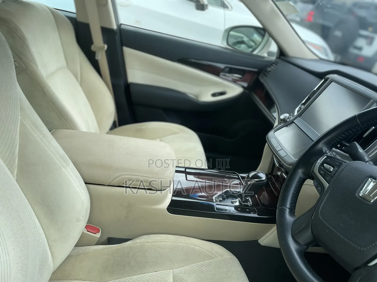 Toyota Crown 2015 Gold
