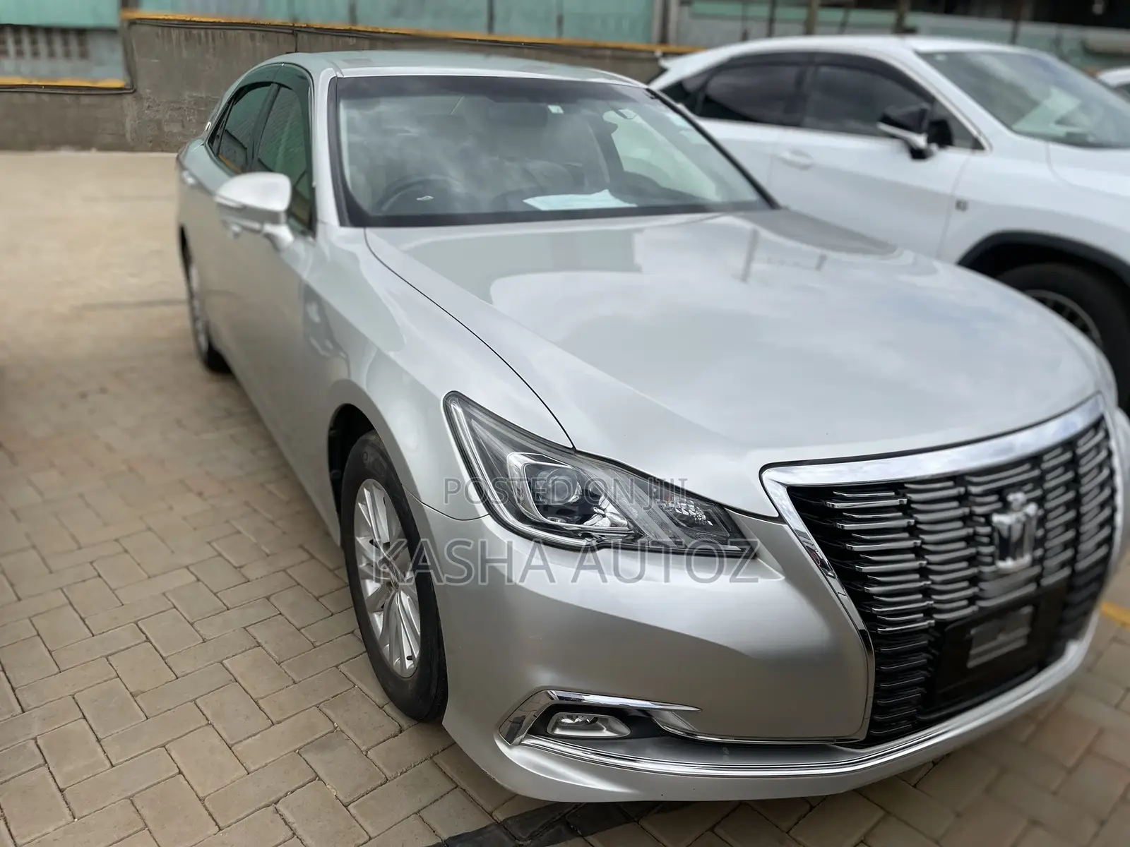 Toyota Crown 2015 Gold