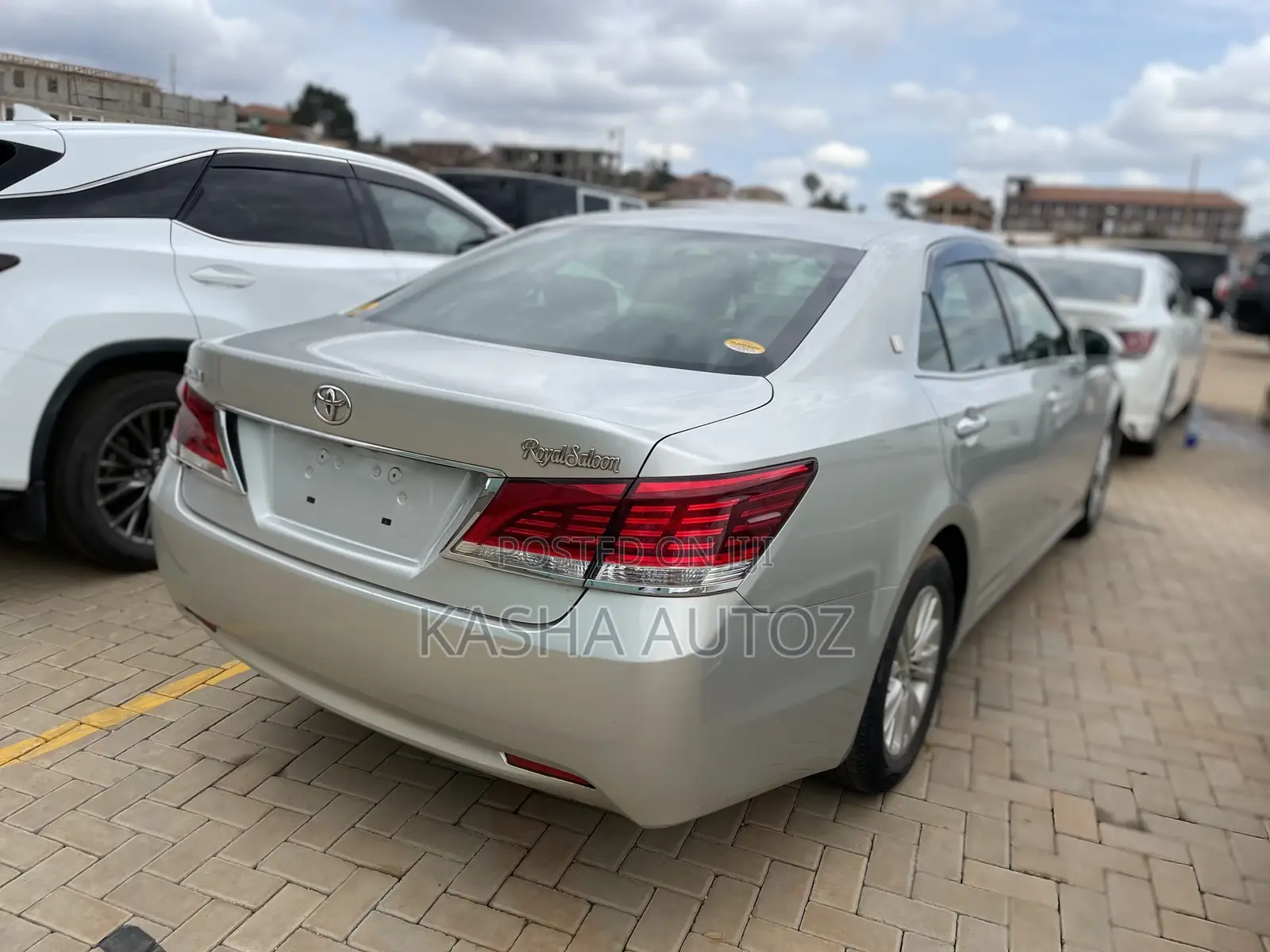 Toyota Crown 2015 Gold
