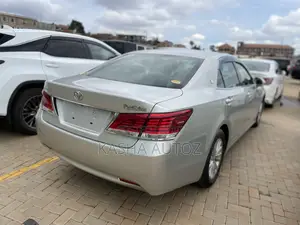 Toyota Crown 2015 Gold
