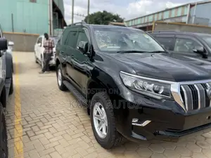 Toyota Land Cruiser Prado 2017 Black