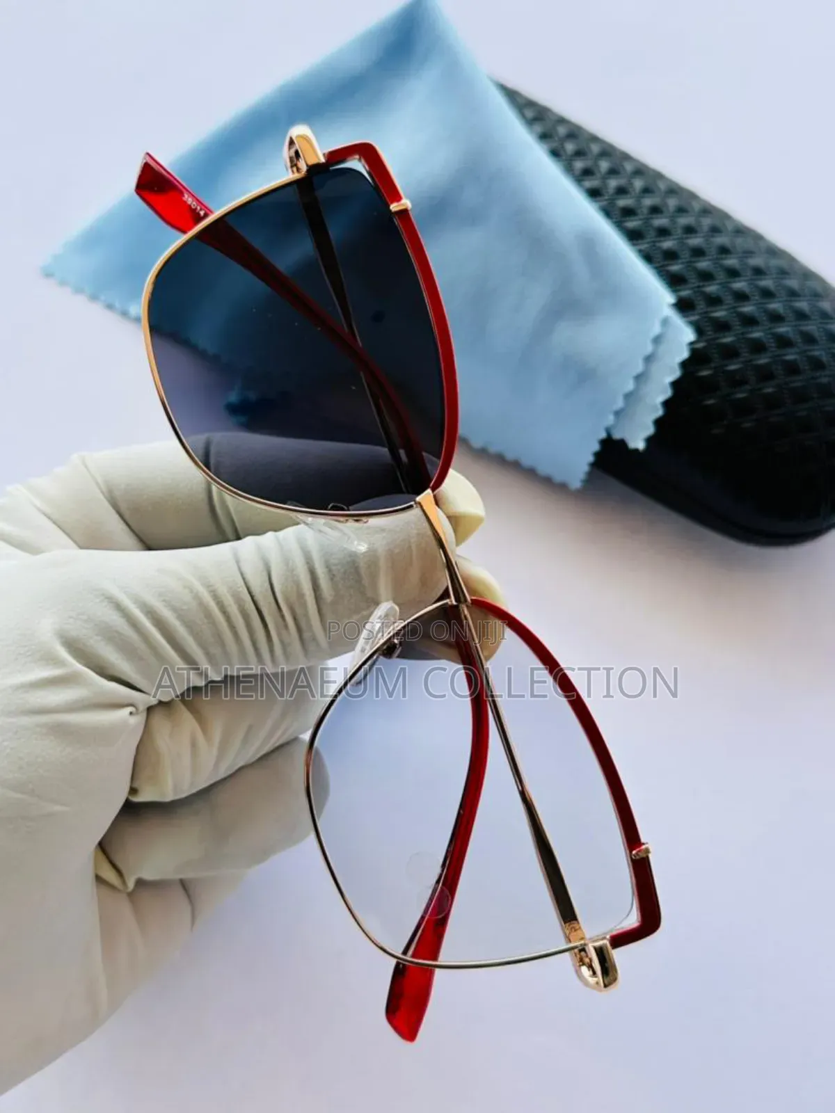 Photo Chromic Glasses ( Shades in Sunlight)