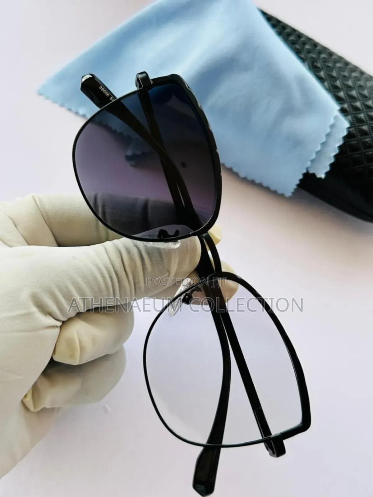 Photo Chromic Glasses ( Shades in Sunlight)