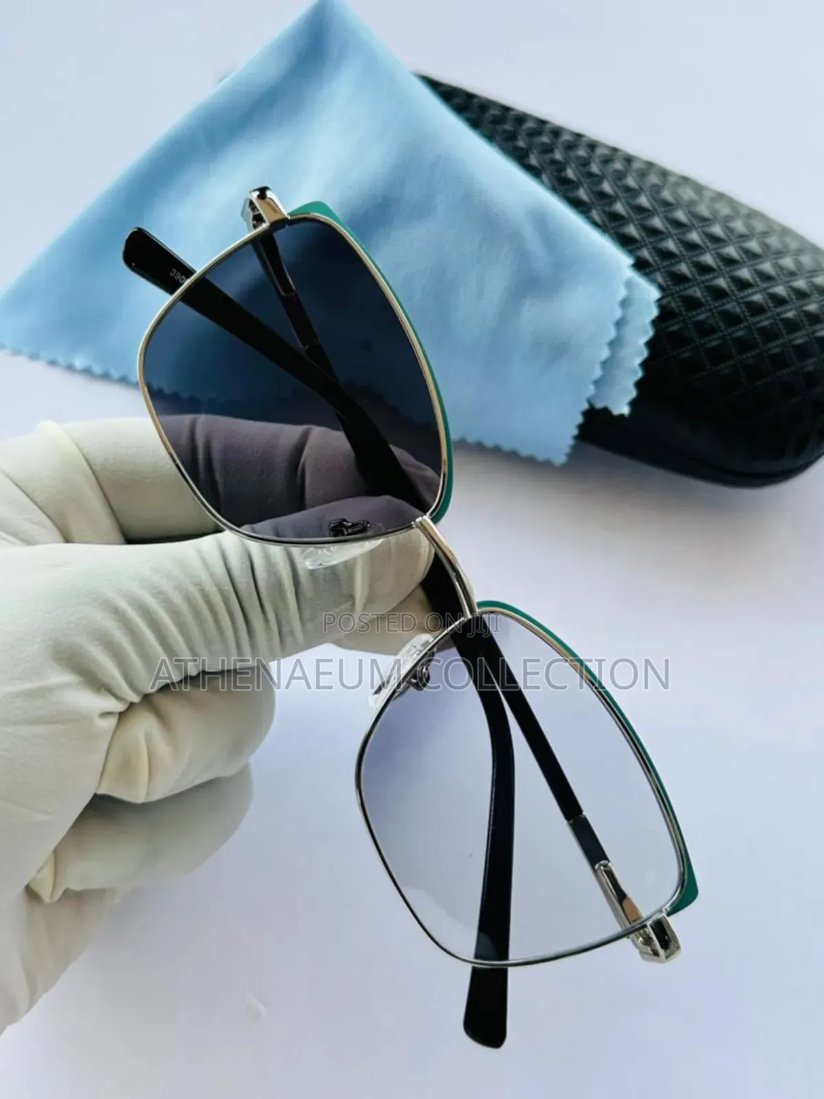 Photo Chromic Glasses ( Shades in Sunlight)