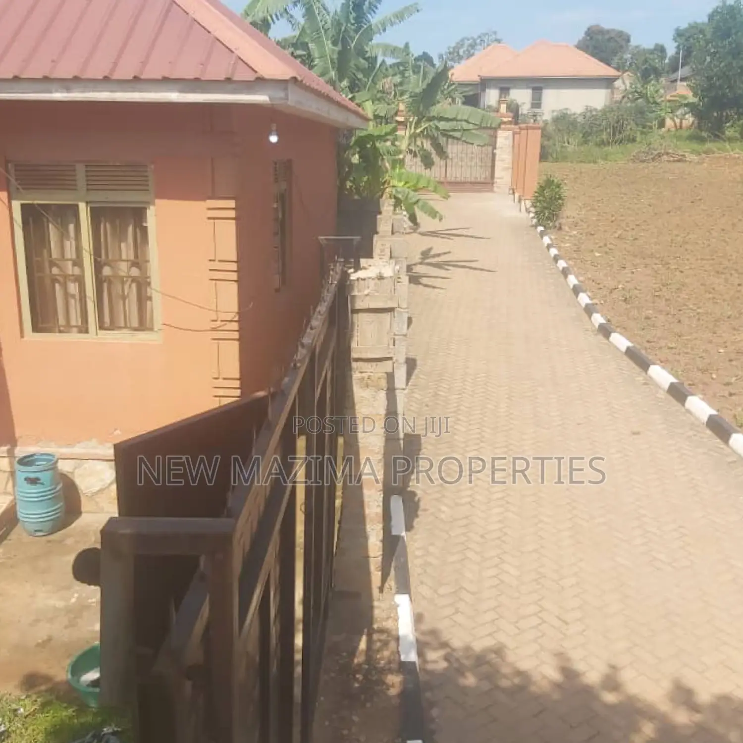 2bdrm House in Kitende Kitovu Ntebe, Division A for sale
