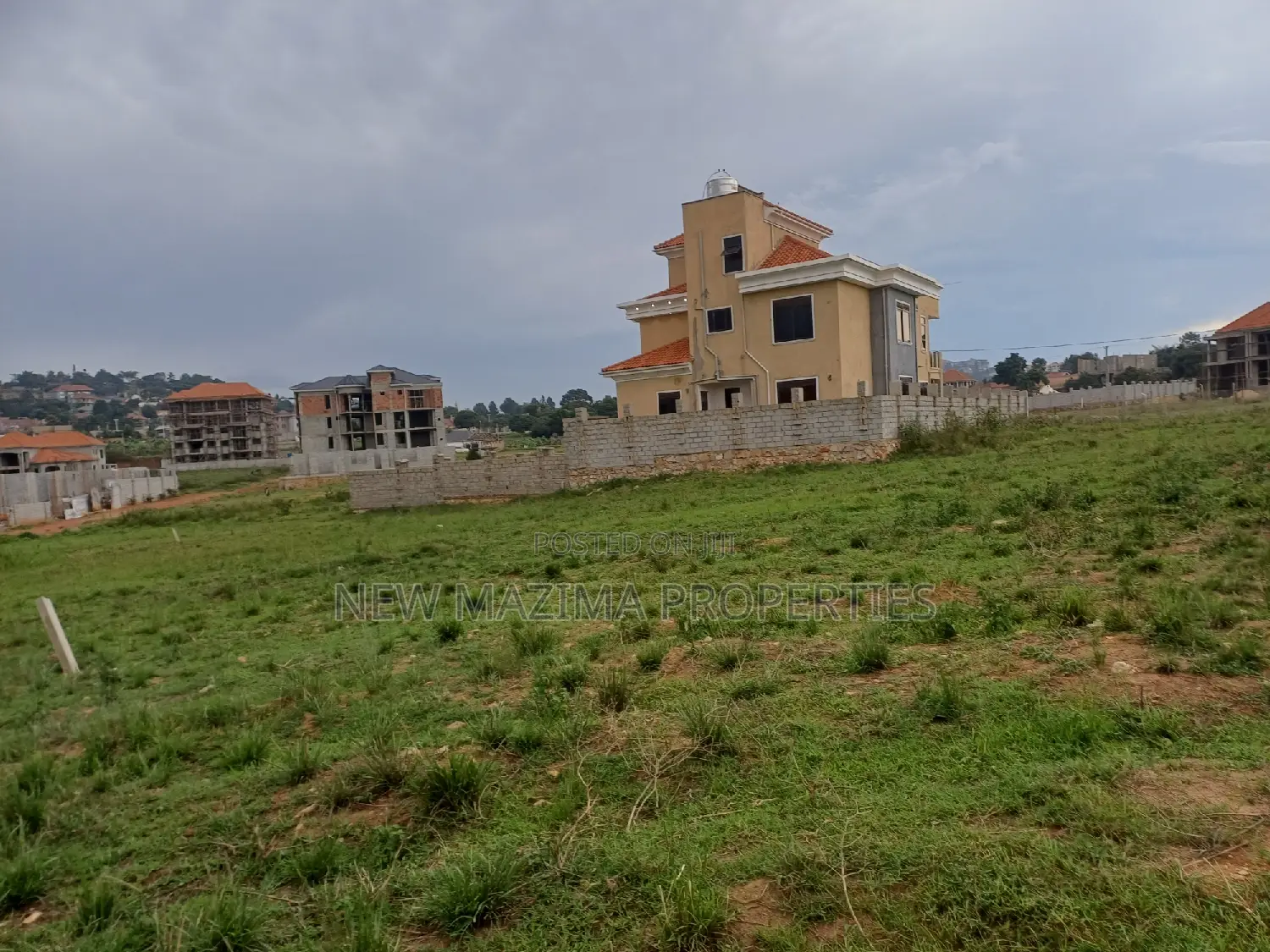 Very Beautiful 12 Decimals on Forced Sale in Heart of Kigo