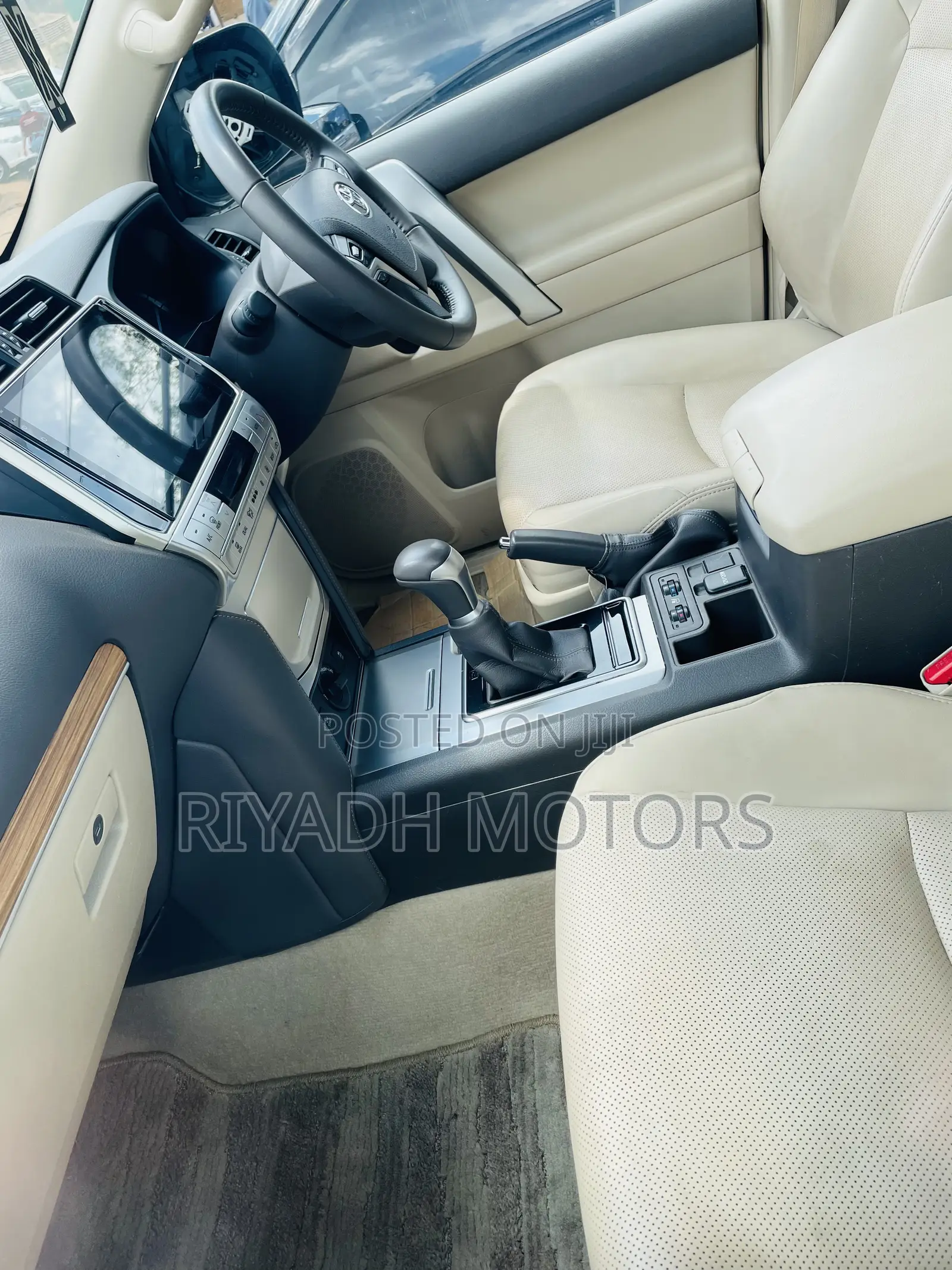 Toyota Land Cruiser Prado 2023 Gray