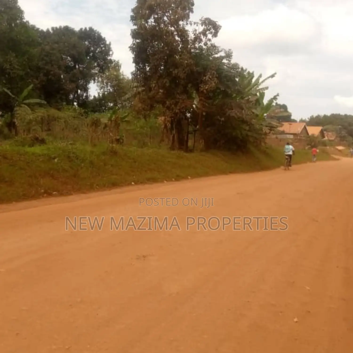 Very Beautiful Full Acre on Quicksale on Ntebe Kasenyi Rd in Division A