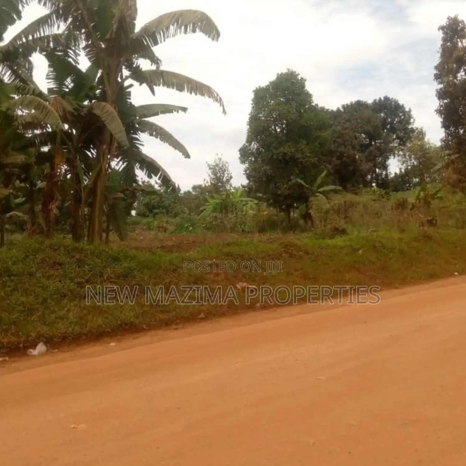 Very Beautiful Full Acre on Quicksale on Ntebe Kasenyi Rd in Division A