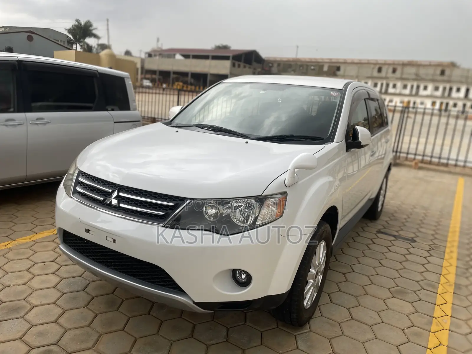 Mitsubishi Outlander 2010 White